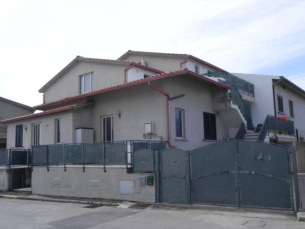 Appartamento in centro San Giovanni Suèrgiu Esterno foto