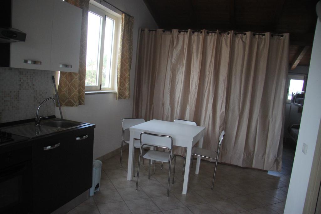 Appartamento in centro San Giovanni Suèrgiu Esterno foto
